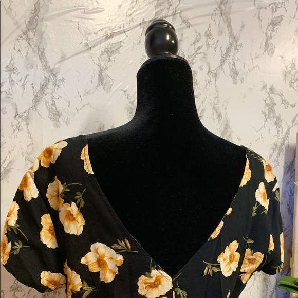 Pretty F21 floral dress - Picture 5 of 5